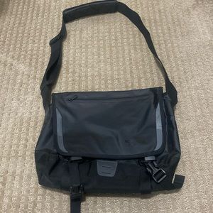 The North Face messenger
